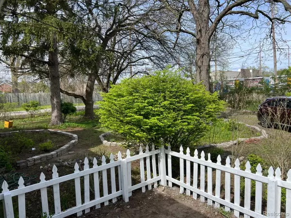 Southfield, MI 48033,24067 SARGENT AVE