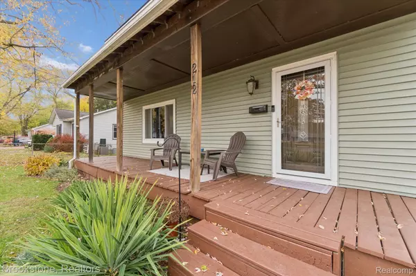 Holly, MI 48442,212 Airport DR