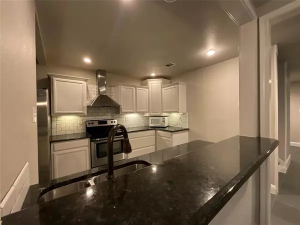 Arlington, TX 76012,2331 N Davis Drive #D