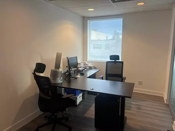 Toronto W08, ON M8X 1B9,1 Willingdon BLVD #1