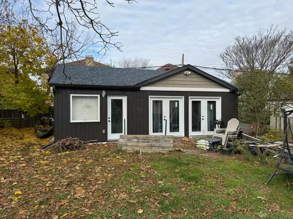 Toronto W06, ON M8V 2H9,22 Fairfield AVE