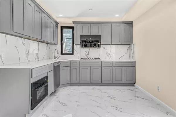 Brooklyn, NY 11214,207 Bay 35th AVE #2B