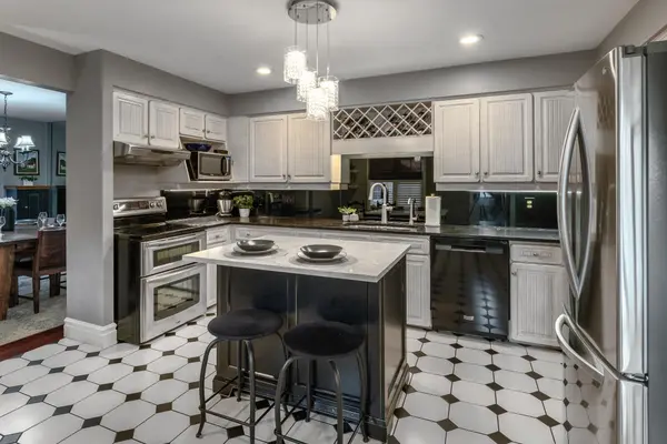 Guelph, ON N1E 1B7,94 WOODLAWN RD E #3