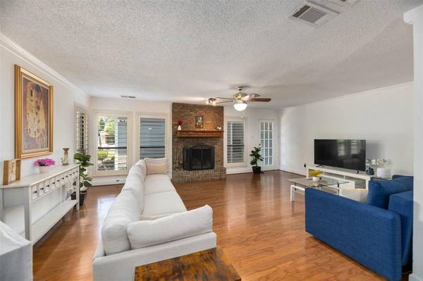 1428 Palmnold Circle E,  Fort Worth,  TX 76120