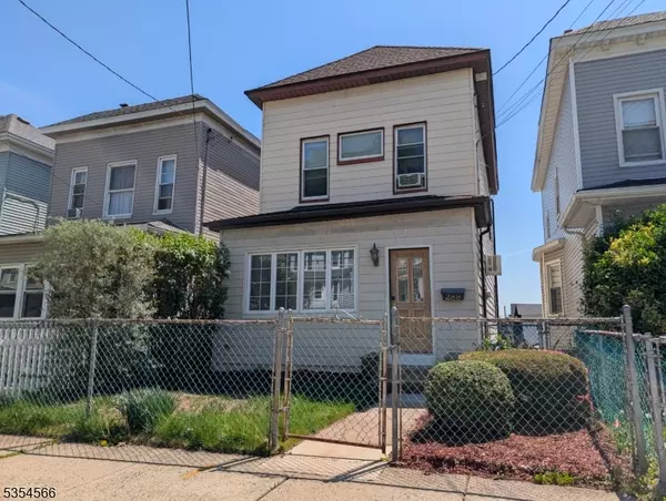 288 Elm St, Kearny Town, NJ 07032