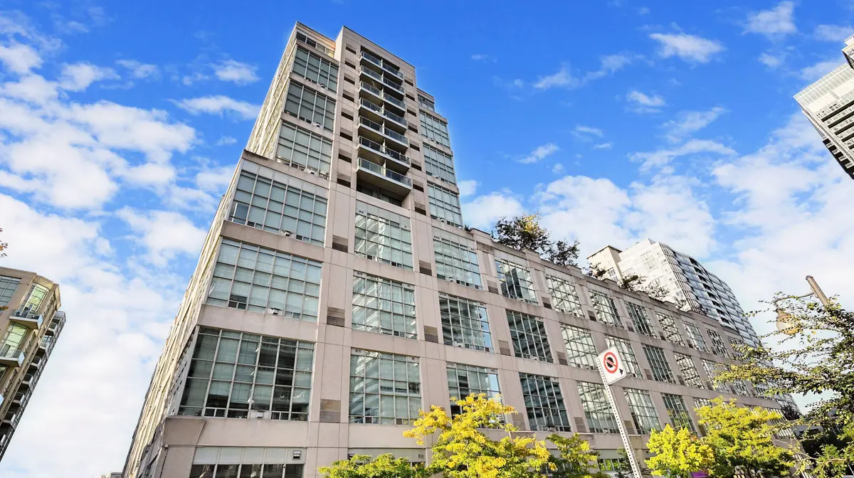 300 Manitoba ST #316, Toronto W06, ON M8Y 4G9