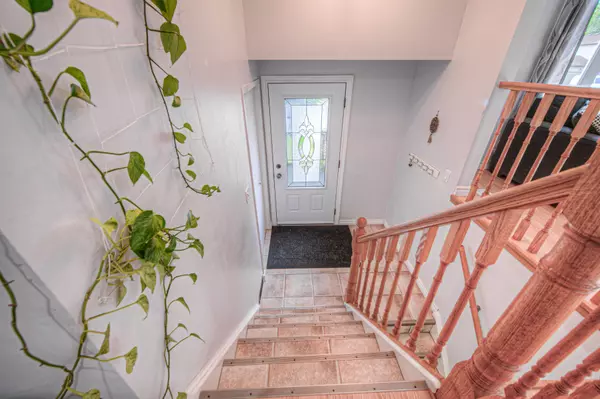 Cambridge, ON N1R 7W7,735 Elgin ST N