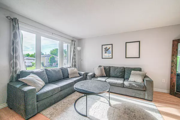 Cambridge, ON N1R 7W7,735 Elgin ST N