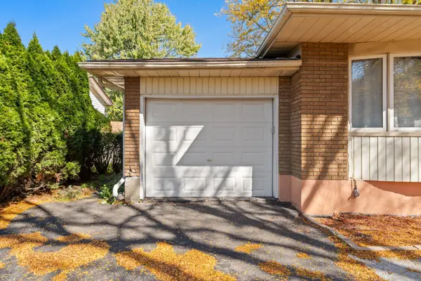 Niagara Falls, ON L2G 7A2,8816 Roosevelt ST