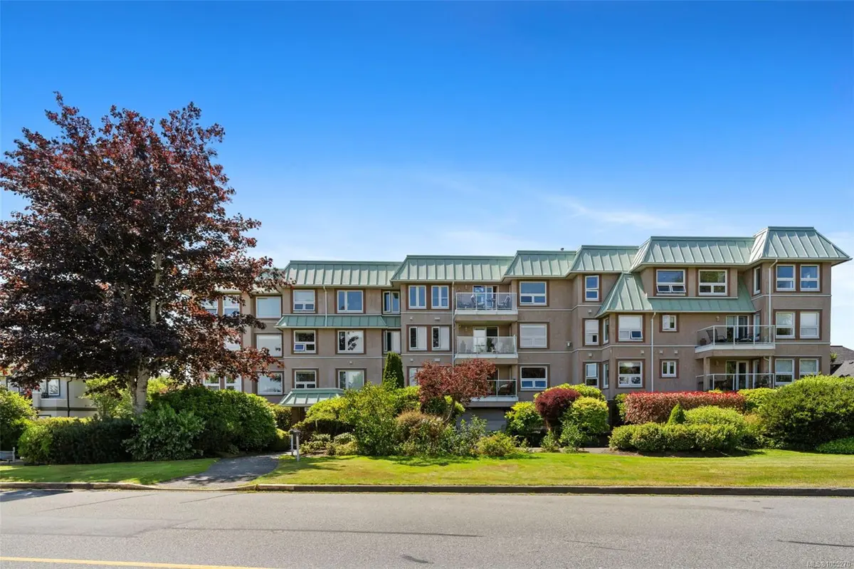 Sidney, BC V8L 3C9,9650 First St #204