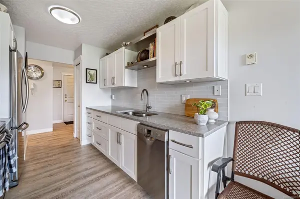 Sidney, BC V8L 3C9,9650 First St #204