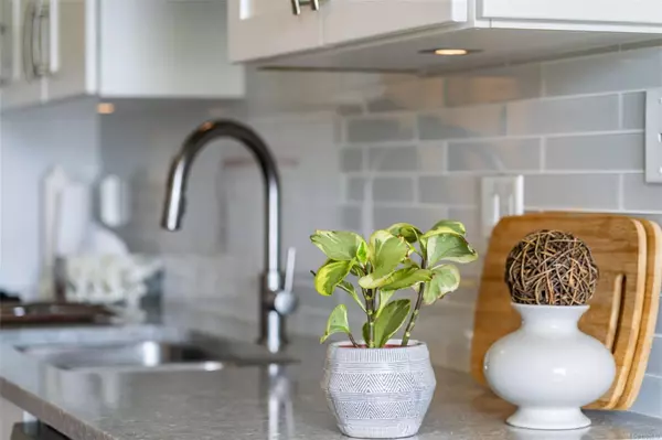 Sidney, BC V8L 3C9,9650 First St #204