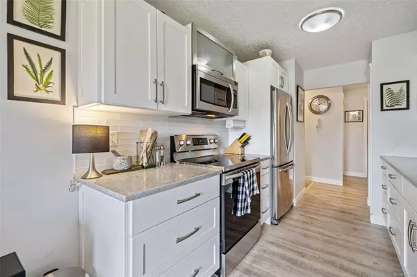 Sidney, BC V8L 3C9,9650 First St #204