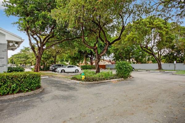 Tamarac, FL 33319,7471 W Oakland Park Blvd