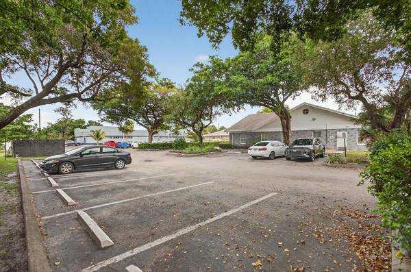 Tamarac, FL 33319,7471 W Oakland Park Blvd