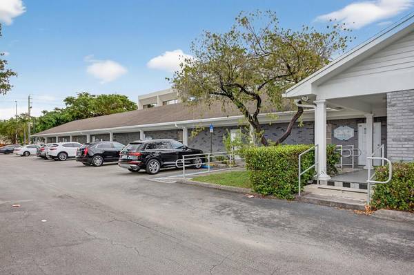 Tamarac, FL 33319,7471 W Oakland Park Blvd