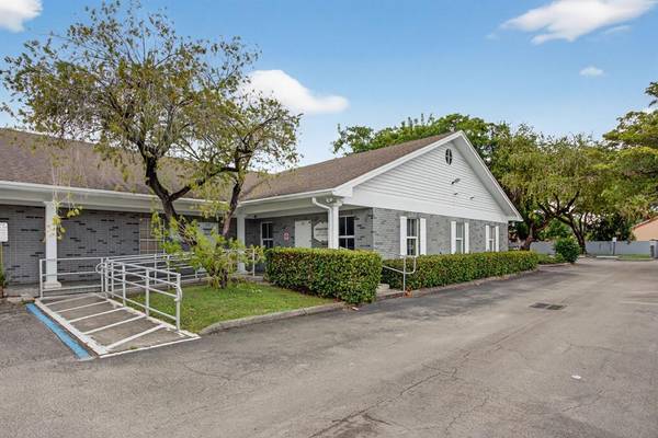 Tamarac, FL 33319,7471 W Oakland Park Blvd