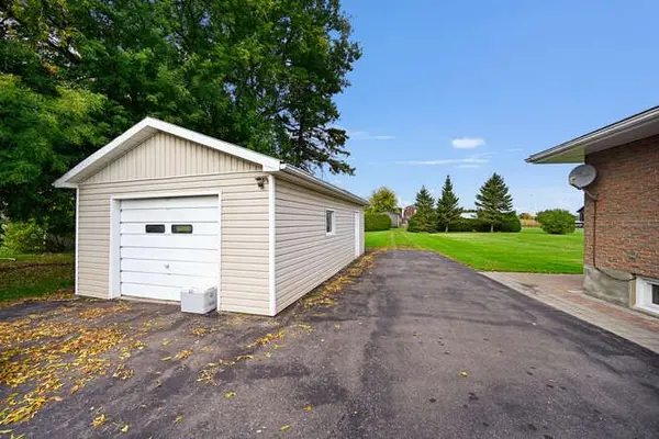 2214 County 2 RD, Edwardsburgh/cardinal, ON K0E 1T1