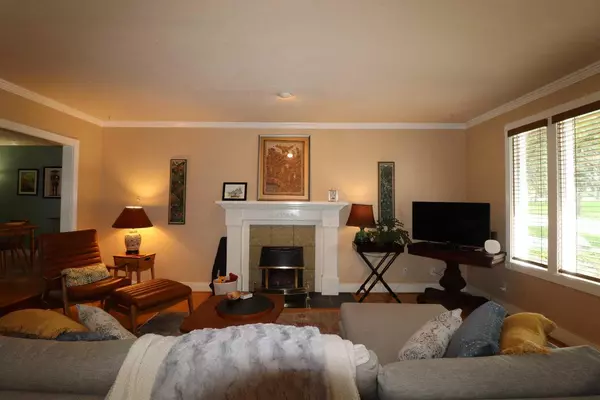 Lethbridge, AB T1J 2Z3,418 15 ST S