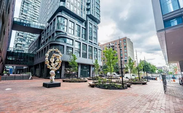 Toronto C08, ON M5C 0B6,88 Queen ST E #3709