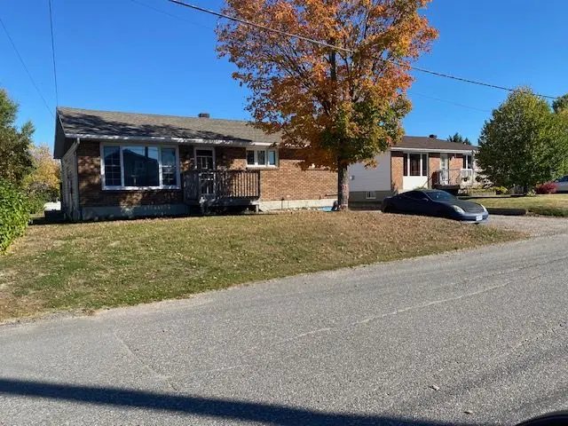 Temiskaming Shores, ON P0J 1R0,44 Maple ST S