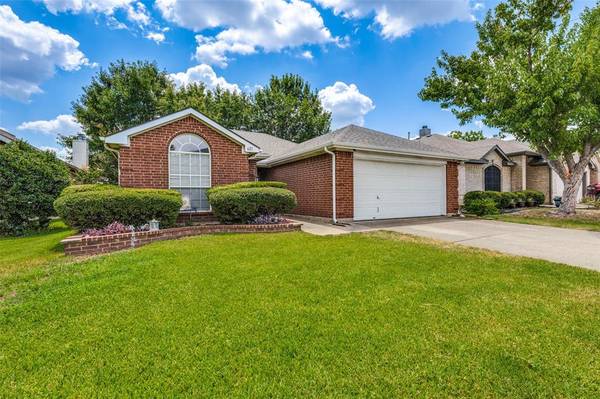 621 Silverbrook Drive,  Saginaw,  TX 76179