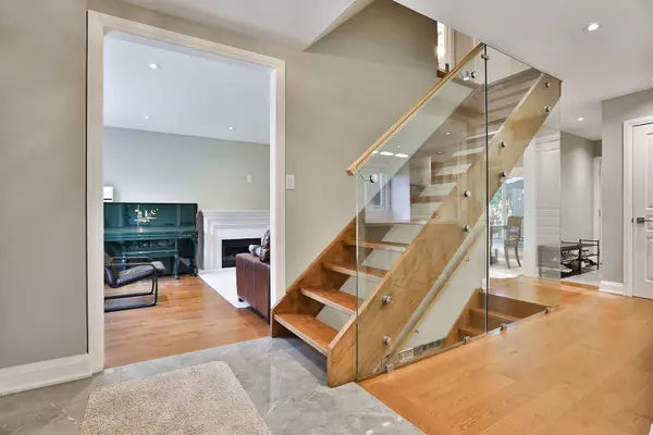 Toronto C15, ON M2J 1C6,21 Meadowglade CRES