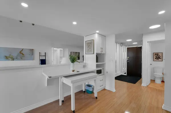 2350 Bridletowne CIR #1811, Toronto E05, ON M1W 3E6