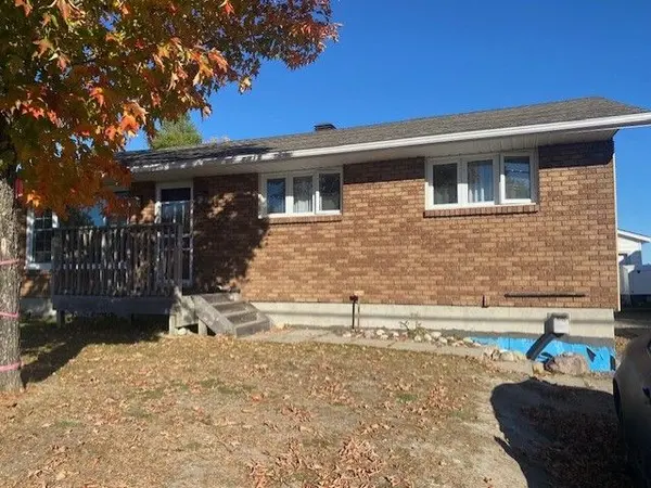 Temiskaming Shores, ON P0J 1R0,44 Maple ST S