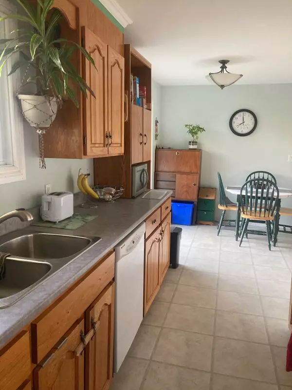 Temiskaming Shores, ON P0J 1R0,44 Maple ST S