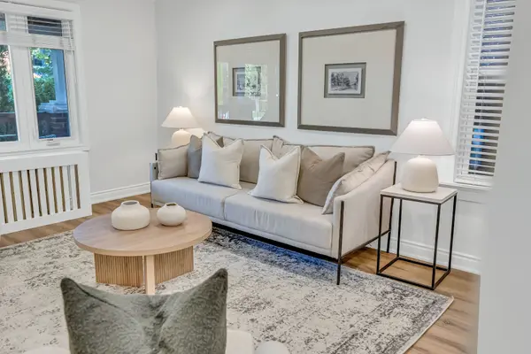 Toronto W06, ON M8V 3A7,232 Sixth ST