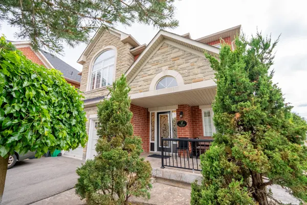 Brampton, ON L6Y 0L4,4 Ozark CT