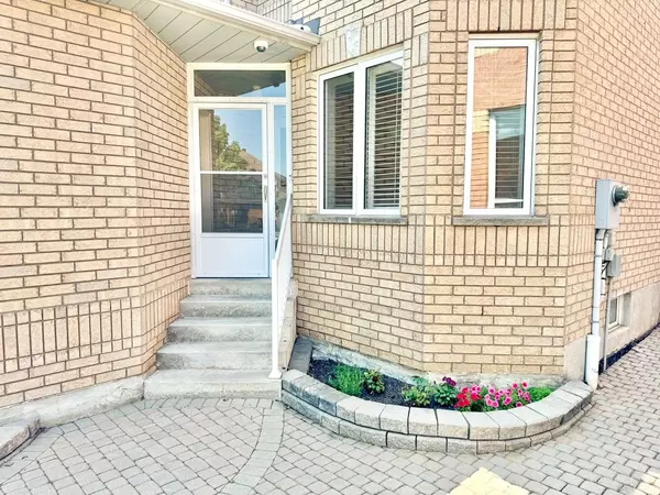Mississauga, ON L4Z 3Y5,533 Leatherleaf DR