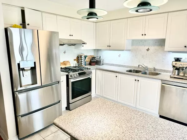 Mississauga, ON L4Z 3Y5,533 Leatherleaf DR