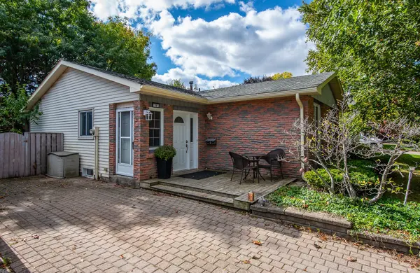 Kitchener, ON N2B 3M1,19 Keewatin AVE