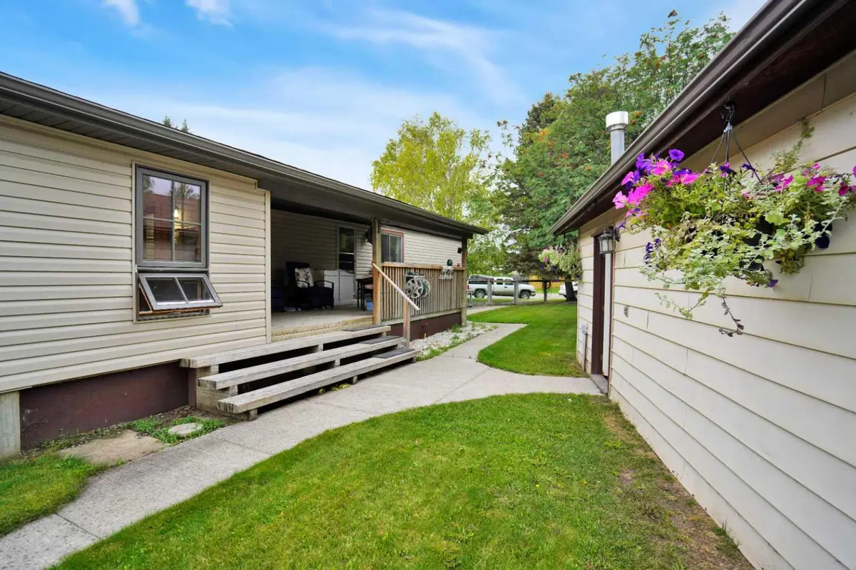 Sundre, AB T0M1X0,9 Tamarack CRES NW