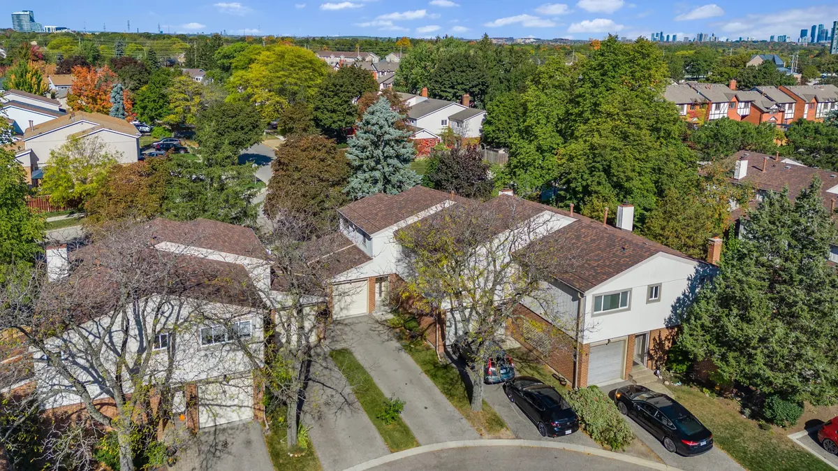 Mississauga, ON L5L 2A9,3339 Council Ring RD #7