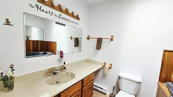 Campbell River, BC V9W 5Z6,450 Cormorant Rd