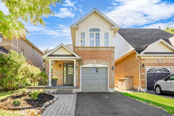 Whitby, ON L1N 9R4,9 Portage TRL