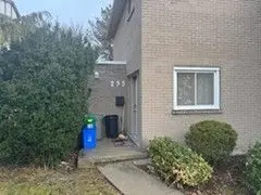 235 Shakespeare DR #4, Waterloo, ON N2L 2T5