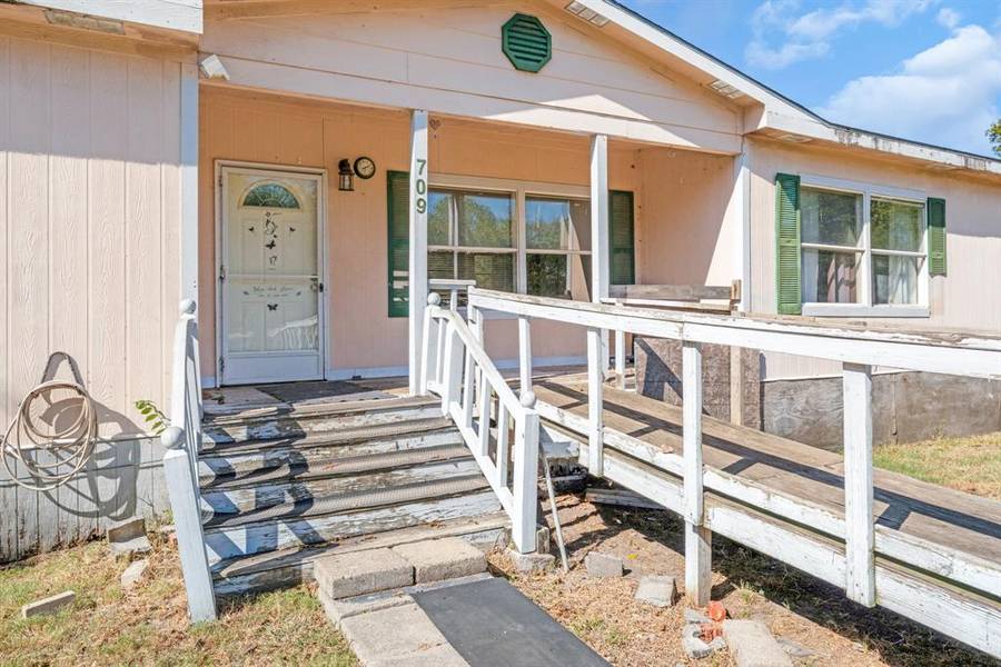 709 Gladys Street, Lone Oak, TX 75453