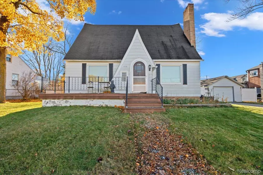 238 E Nepessing ST, Lapeer, MI 48446