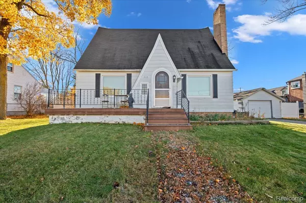 238 E Nepessing ST, Lapeer, MI 48446