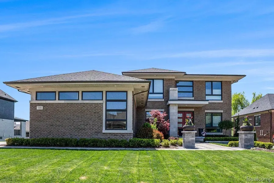 1686 TRACEKY, Rochester Hills, MI 48306