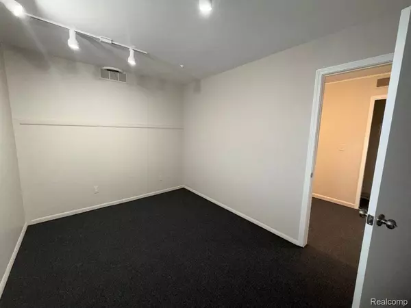 Berkley, MI 48072,2998 11 MILE RD