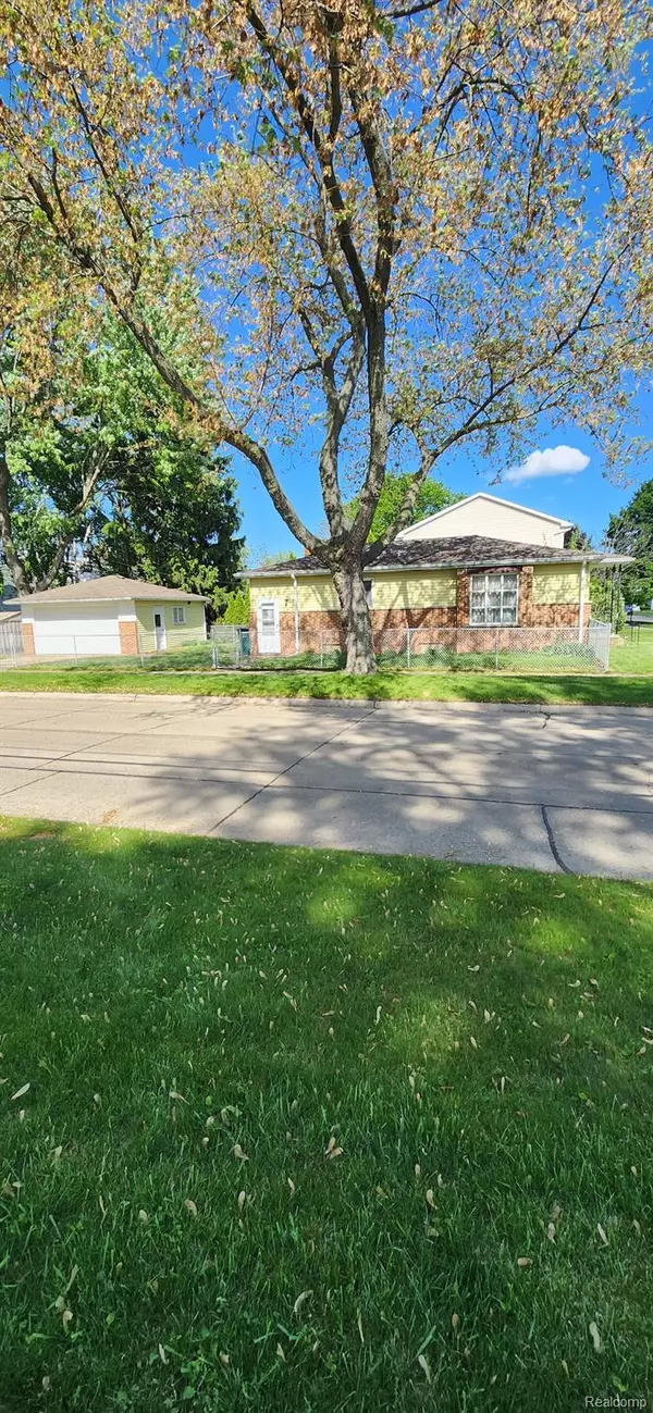 Clawson, MI 48017,358 Massoit ST