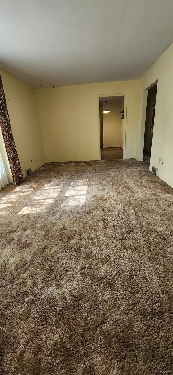 Clawson, MI 48017,358 Massoit ST