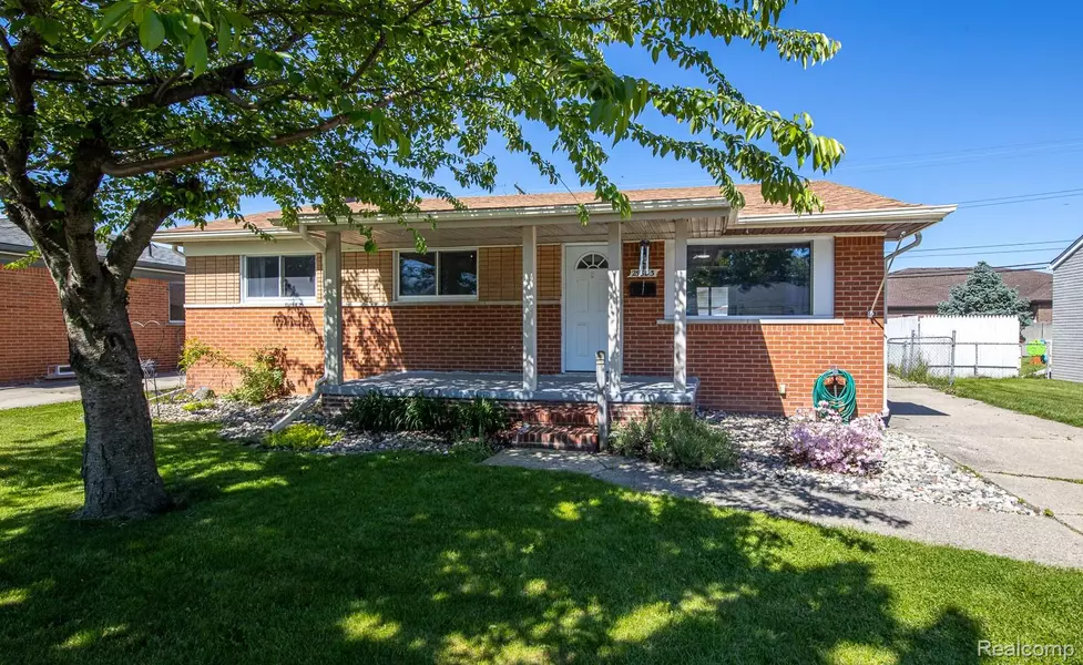 25883 Collingwood ST, Roseville, MI 48066