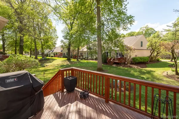 Northville, MI 48168,39663 SOUTHWIND LN