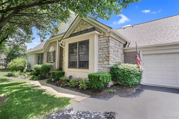 Northville, MI 48168,16822 Lochmoor CIR W